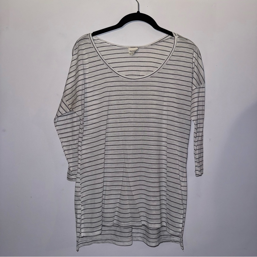 Essentials by full tilt women’s size medium white black stripes quarter length